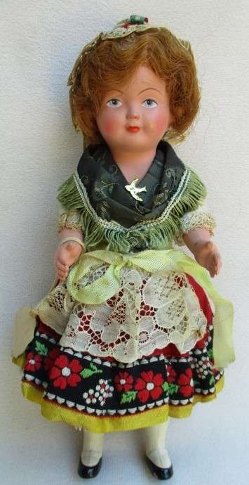 VINTAGE 1950's/60's MOLL DOLL CO 'QUALITATS TRACHTEN PUPPE' CELLULOID DOLL WITH ORIGINAL TAG!!
