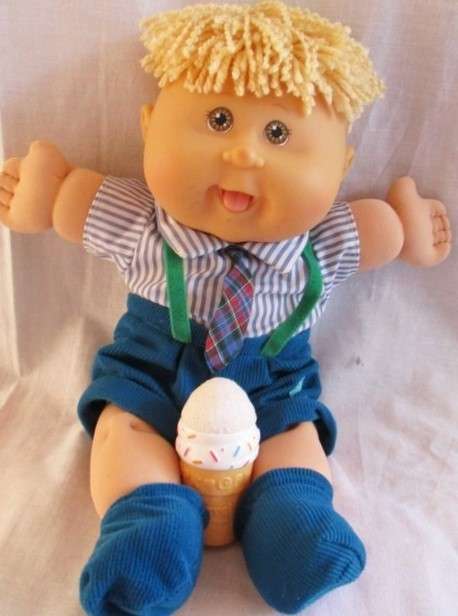 A SPECIAL 25TH ANNIVERSARY 'MESSY, MESSY' CABBAGE PATCH DOLL IN ORIGINAL OUTFIT PLUS ICE-CREAM CONE