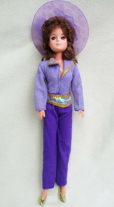 A FIND!! A 1980's HIGHLY COLLECTABLE TONG DOLL - BETTY TEEN!!