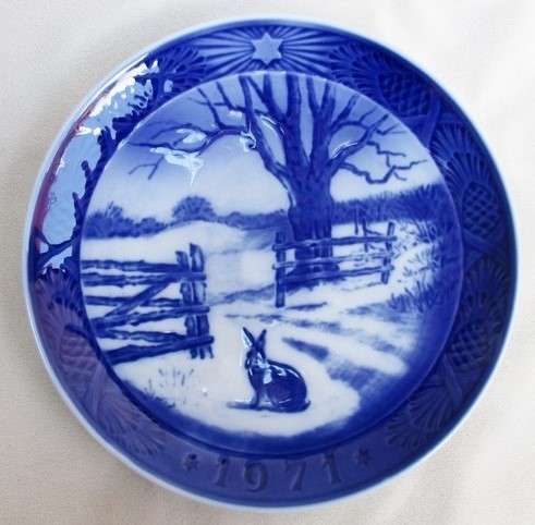 A VINTAGE AND VERY COLLECTABLE  ROYAL COPENHAGEN PLATE - 1971!!