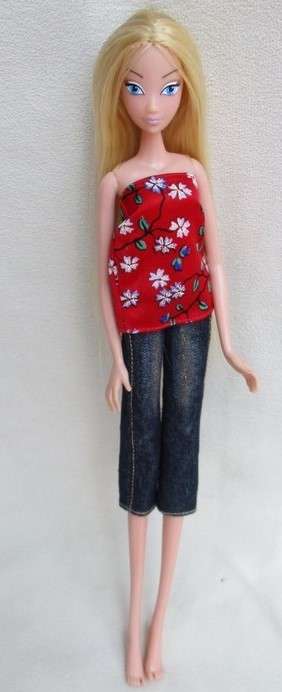 A STUNNING GIOCHI PREZIOSI HI GLAMM DOLL CALLED PAM WITH LEGS THAT GO ON FOR EVER!!