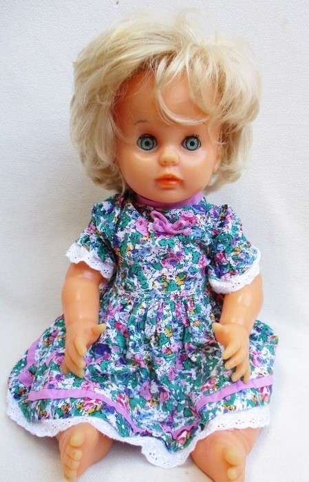 A LOVELY 44CM TALL DRINK AND WET FIRST LOVE DOLL WITH GORGEOUS THICK HAIR!!