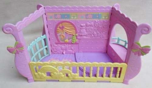 A VERY PRETTY HASBRO 'MY LITTLE PONY'  STABLE FOR YOUR PONIES!!