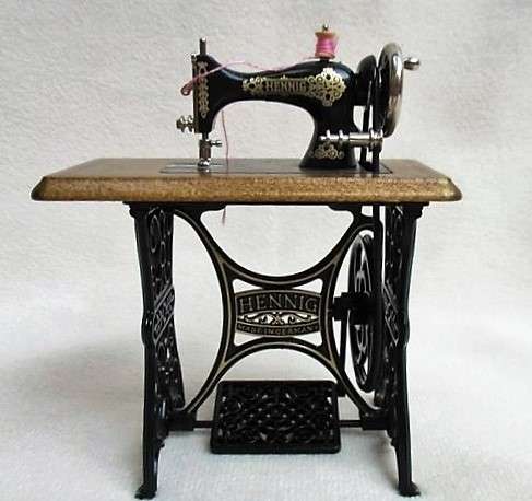 UNIQUE!! A GENUINE BODO HENNIG MINIATURE TREADLE SEWING MACHINE!!