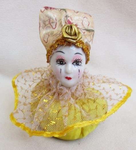 PRETTY VINTAGE PORCELAIN HEAD PIN CUSHION!!