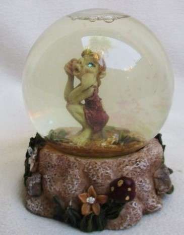 HIGHLY COLLECTABLE AND RARE - ANTHONY FISHER, ENGLAND GLASS SNOWBALL WITH PIXIE!!