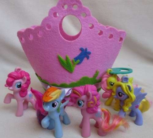 A PRETTY BAG WITH FIVE McDONALD'S MY LITTLE PONIES!!