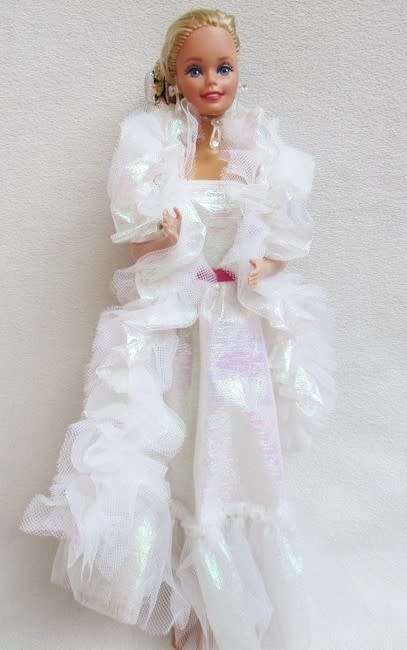 VINTAGE 1983 MATTEL CRYSTAL BARBIE IN ORIGINAL OUTFIT WITH ALL JEWELLERY - MADE IN THE PHILIPPINES!!
