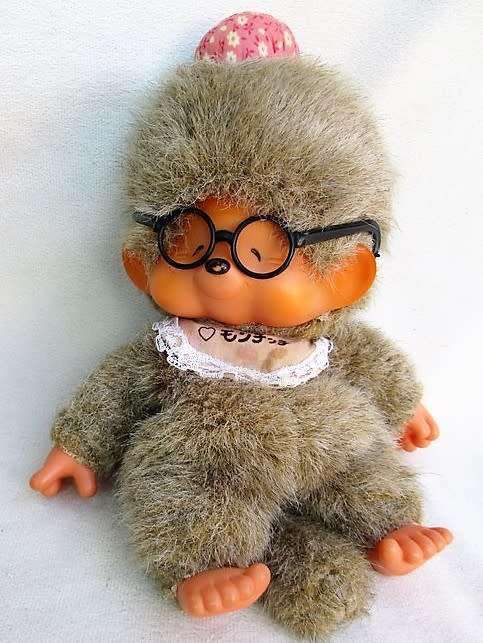 RARE!! VINTAGE 1974 MONCHHICHI GRANDMA WITH ORIGINAL SEKIGUCHI GREEN LABEL AND JAPANESE BIB!!