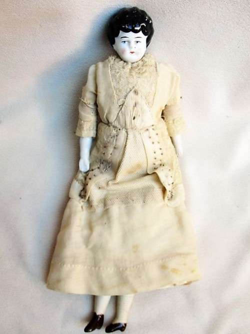SPECIAL FIND!! A SMALL 29CM TALL ANTIQUE GERMAN BISQUE DOLL STRAIGHT OUT OF THE ATTIC !!