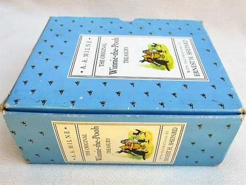 THE ORIGINAL POOH TREASURY - BOXED SET CONTAINING 8 BOOKS IN GREAT CONDITION !!