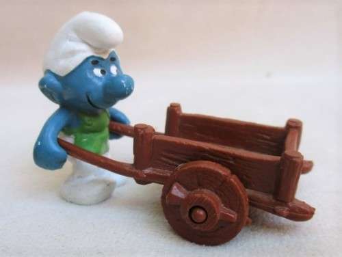 RARE 1978 PEYO SCHLEICH CART/WHEELBARROW PULLING SMURF!!
