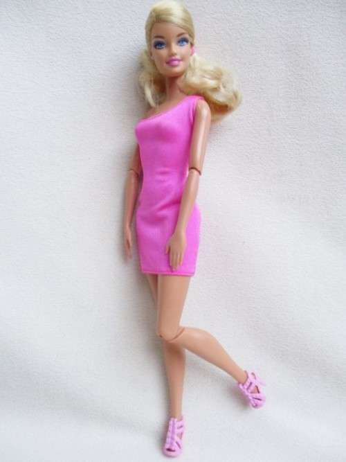 SPECIAL MATTEL BARBIE  WITH ARTICULATED KNEES AND ELBOWS!!