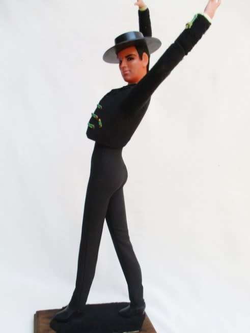 VINTAGE VERY LARGE 50CM TALL MALE SPANISH FLAMENCO DANCER DOLL - STUNNING!!