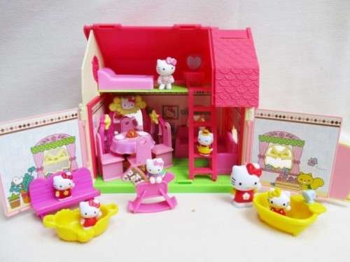 BLUE BOX HELLO KITTY FOLD-OPEN HOUSE PLUS FIGURES AND FURNITURE - A LITTLE GIRL'S CHRISTMAS DREAM!!