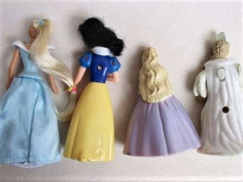 A GROUP OF TWENTY TWO HARD PLASTIC PRINCESSES AND OTHER DOLLIES - GREAT CHRISTMAS DELIGHT!!