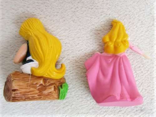 A GROUP OF TWENTY TWO HARD PLASTIC PRINCESSES AND OTHER DOLLIES - GREAT CHRISTMAS DELIGHT!!