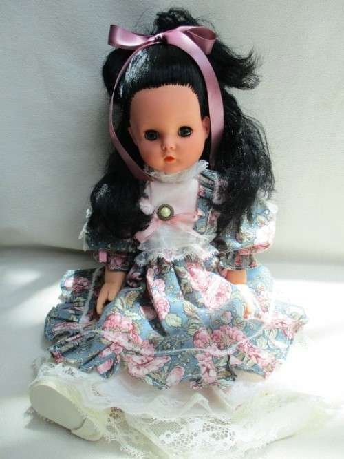 THE PRETTIEST VINTAGE DOLL IN GREAT CONDITION WITH GORGEOUS, LONG, THICK, SOFT BLACK HAIR!!