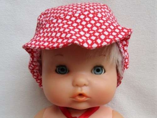 VINTAGE 38CM TALL FAMOSA, SPAIN DRINK AND WET BABY DOLL WITH OPEN/CLOSE EYES!!