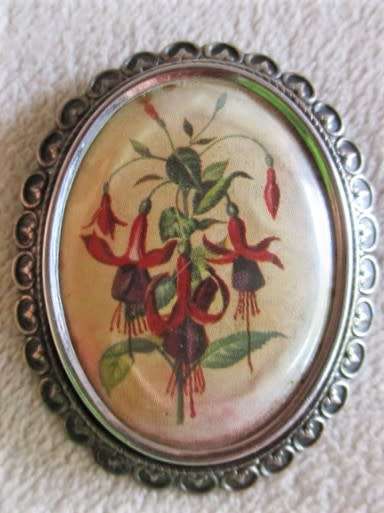 VINTAGE HAND PAINTED THOMAS L MOTT, ENGLAND BROOCH WITH FUCHIAS