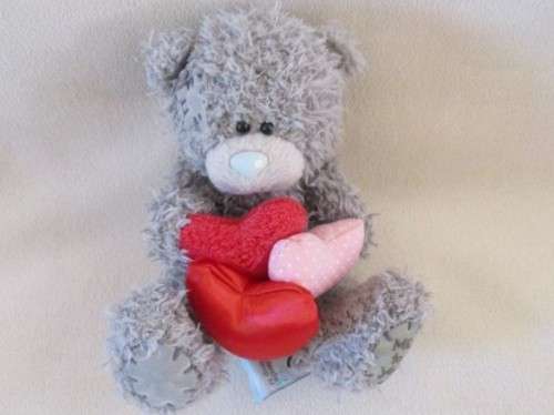 CUTE TATTY TEDDY  (ME TO YOU) HOLDING A BUNCH OF HEARTS