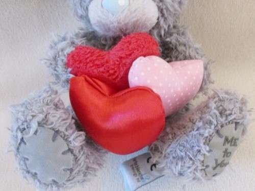 CUTE TATTY TEDDY  (ME TO YOU) HOLDING A BUNCH OF HEARTS