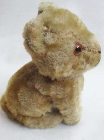 A SMALL VINTAGE STRAW STUFFED MOHAIR CAT WITH GLASS EYES AND SWIVEL HEAD - STEIFF?