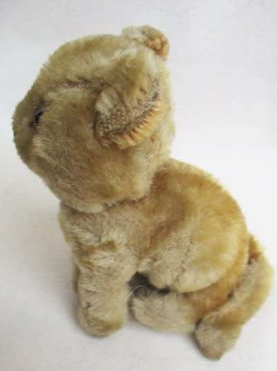 A SMALL VINTAGE STRAW STUFFED MOHAIR CAT WITH GLASS EYES AND SWIVEL HEAD - STEIFF?