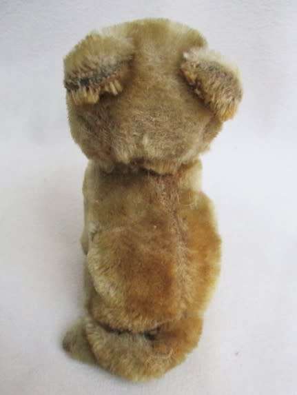 A SMALL VINTAGE STRAW STUFFED MOHAIR CAT WITH GLASS EYES AND SWIVEL HEAD - STEIFF?