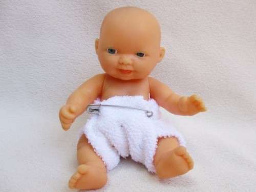 A VERY COLLECTABLE TINY NEW BORN BABY DOLLY - BERENGUER?