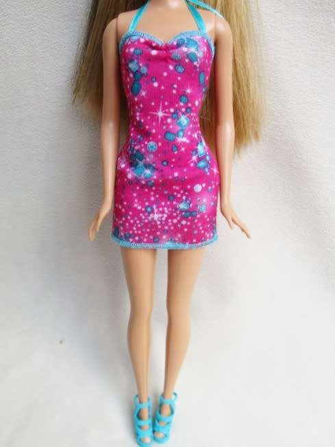 PRETTY MATTEL BARBIE WITH STREAKED HAIR