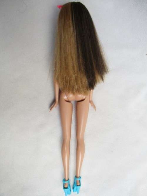 PRETTY MATTEL BARBIE WITH STREAKED HAIR