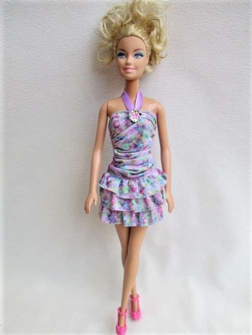 PRETTY CURLY-TOPPED MATTEL BARBIE DOLL