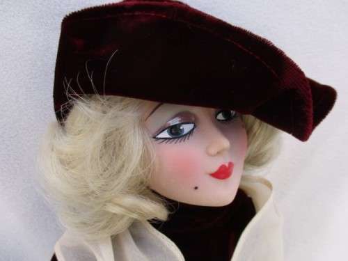 EXQUISITE VINTAGE ART DECO NOUVELLE VOGUE FLAPPER DOLL (61CM - VINYL) BY ZANINI & ZAMBELLI WITH BOX