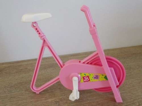 BARBIE IN THE GYM - GORGEOUS MATTEL BARBIE WITH ARTICULATED KNEES WITH BARBIE EXERCISE BIKE & SCALE