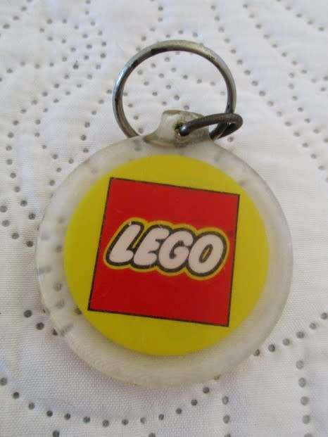 CRAZY R1 START -  A WHOLE LOT OF GENUINE LEGO MINI FIGURES AND ANIMALS PLUS A FEW OTHER GOODIES