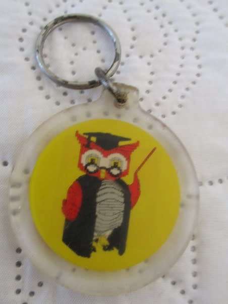 CRAZY R1 START -  A WHOLE LOT OF GENUINE LEGO MINI FIGURES AND ANIMALS PLUS A FEW OTHER GOODIES
