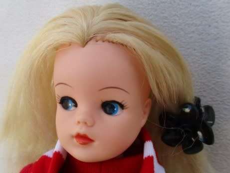A VINTAGE 1980's SINDY DOLL IN GREAT CONDITION!!