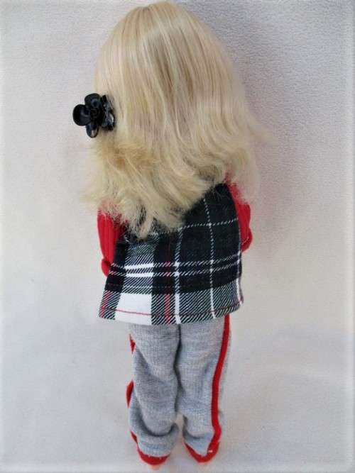 A VINTAGE 1980's SINDY DOLL IN GREAT CONDITION!!