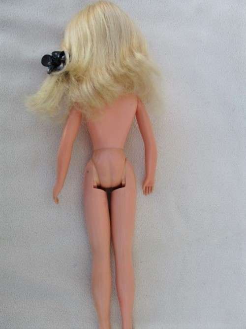 A VINTAGE 1980's SINDY DOLL IN GREAT CONDITION!!