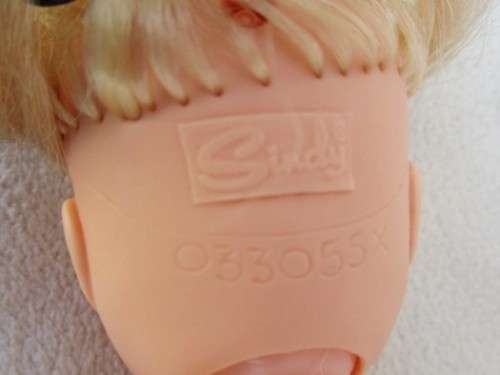 A VINTAGE 1980's SINDY DOLL IN GREAT CONDITION!!