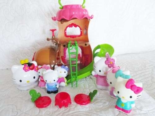 CUTE HELLO KITTY SHOE HOUSE PLUS SEVEN HELLO KITTY FIGURES