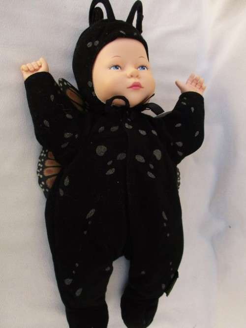 Dolls RARE A LARGE 40CM TALL ANNE GEDDES BABY DOLL IN BUTTERFLY COSTUME was sold for 120.00 on 25 Apr at 21 32 by Toys in the Attic in Hermanus ID 335750899