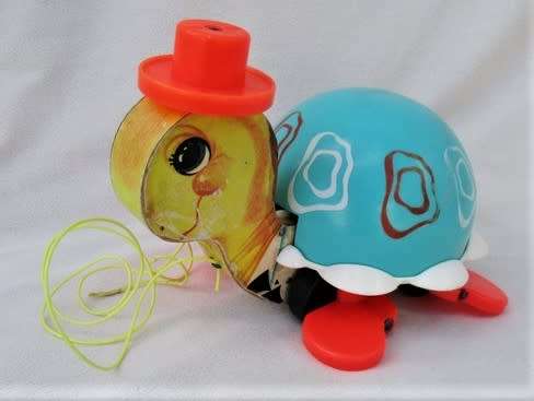 VINTAGE 1962 FISHER PRICE CHIMING, CLICKING PULL ALONG TURTLE