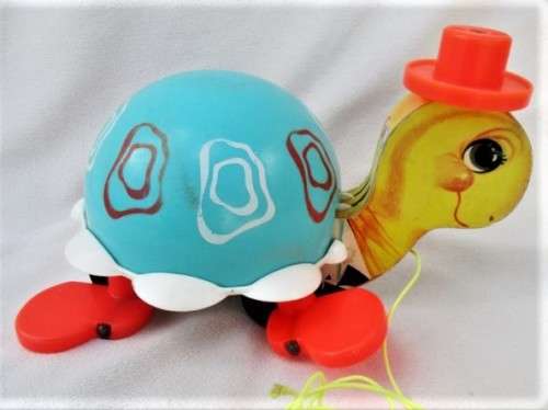 VINTAGE 1962 FISHER PRICE CHIMING, CLICKING PULL ALONG TURTLE