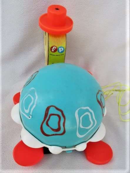 VINTAGE 1962 FISHER PRICE CHIMING, CLICKING PULL ALONG TURTLE