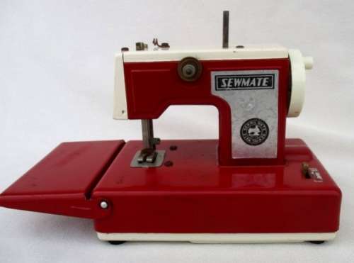 VINTAGE TIN PLATE 'SEWMATE' MANUAL AND BATTERY OPERATED SEWING MACHINE - MADE IN JAPAN