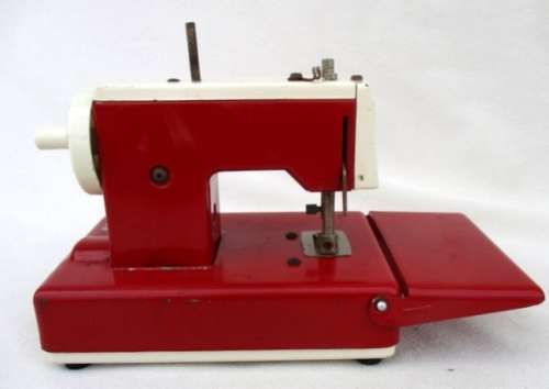 VINTAGE TIN PLATE 'SEWMATE' MANUAL AND BATTERY OPERATED SEWING MACHINE - MADE IN JAPAN
