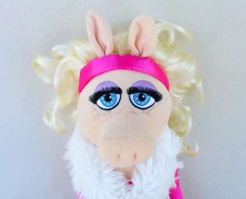 GLAMOROUS DISNEY STORE 53CM TALL MISS PIGGY!!