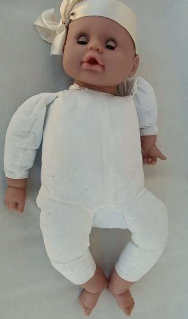 A LARGE VERY COLLECTABLE 53CM TALL 'KINGSTATE' BABY DOLL WITH THE SWEETEST MOUTH - GREAT CONDITION
